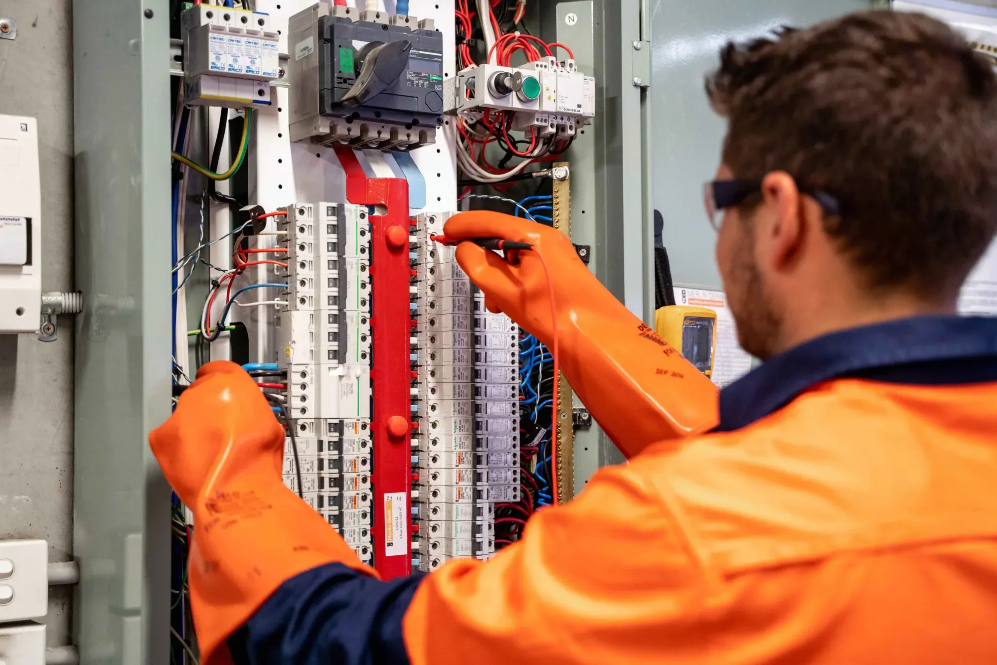 Elektrotechnische:r Offiziersassistent:in
